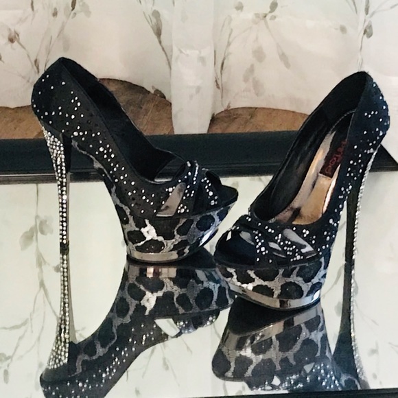 2 Lips Too. Too Frisky Heels - Picture 5 of 6